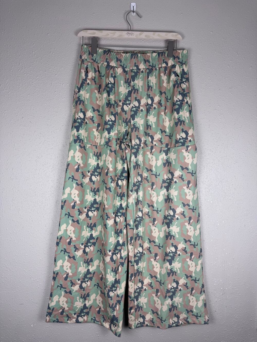 Buckley Womens size XL Camo Print pants
